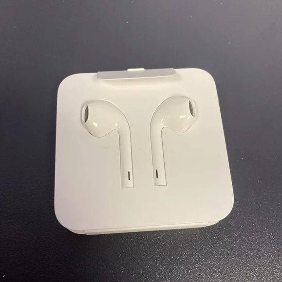 Original Apple Earphones - Picture 2 of 2